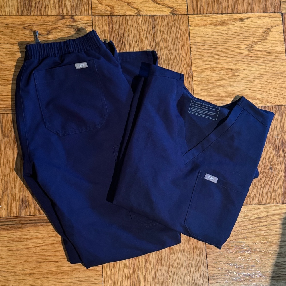 Figs Women’s Navy Scrub Set